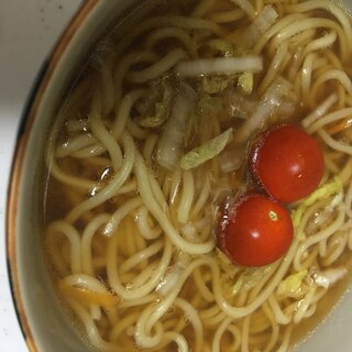 中華そばで(*^^*)ミニトマトと白菜のラーメン☆
